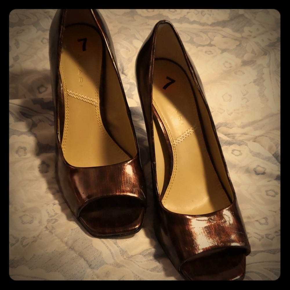 Leopard metallic peep toe Tahari